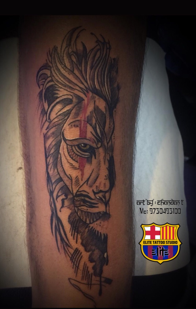 Lion on Forearm by Héctor Concepción TattooNOW
